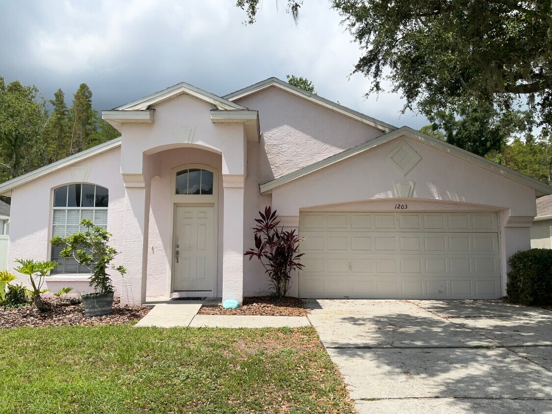 Foto principal - 1203 Timber Trace Dr