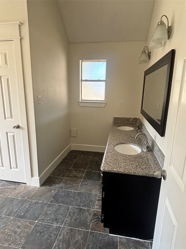 Building Photo - 2014 Lexington Woods Dr