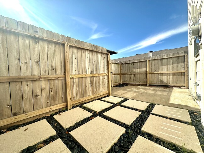 Foto del edificio - 14771 Perthshire Rd