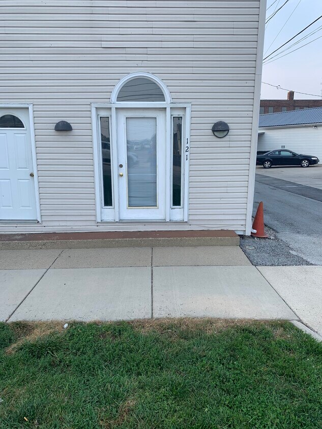 Front Entrance - 121 W Logan St