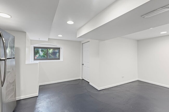Building Photo - 4537 S Richmond St