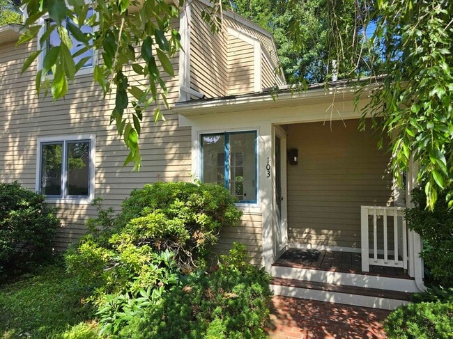 Building Photo - 103 Spinnaker Way