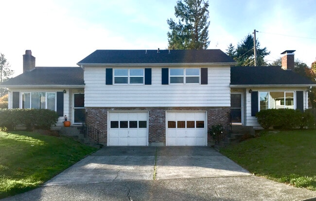 Building Photo - 1275 NW Jenne Ave