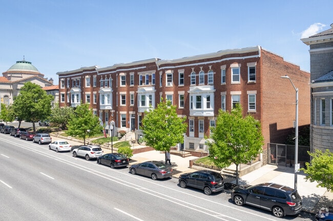 Building Photo - Campus Square