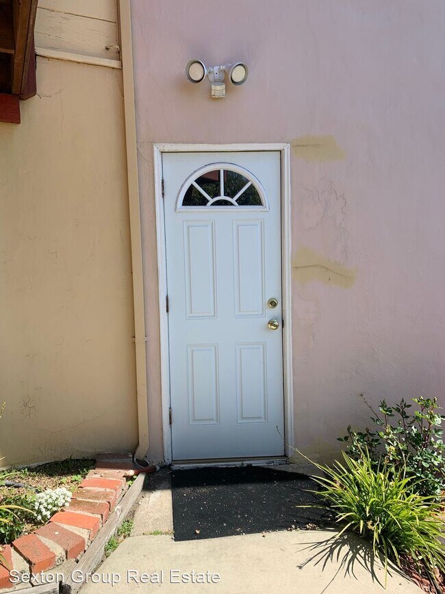 Building Photo - Studio, 1 bath House - 2415 Mira Vista Dr ...