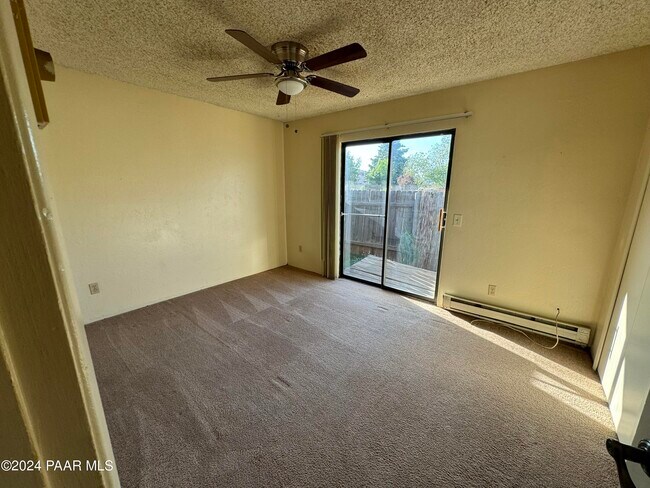 Foto del edificio - 6330 E Copper Hill Dr