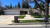 Foto principal - Stunning Single Story 3 Bed plus Den 2.5 B...