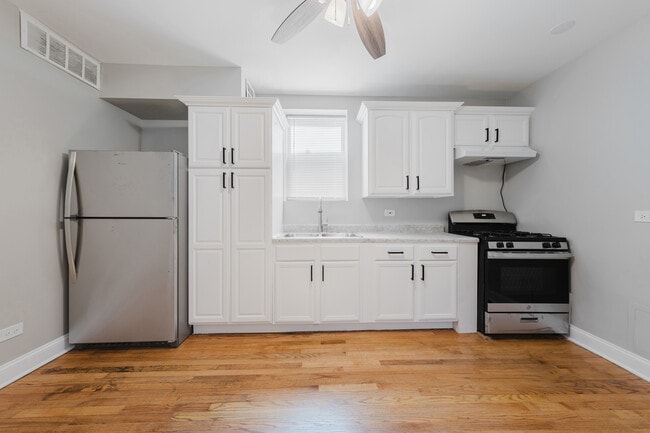 Photo - 2611 Highland Ave Apartments