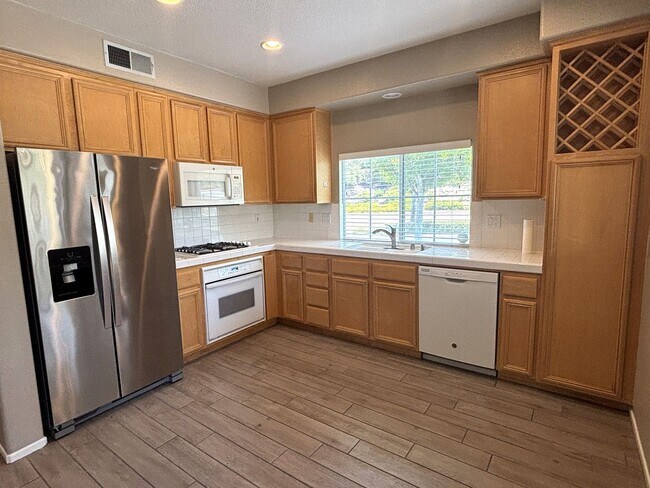 Foto del edificio - Your Dream Home Awaits in Summit Park – Br...