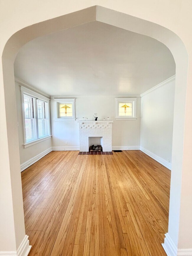 Foto del edificio - 5837 Hampton Ave