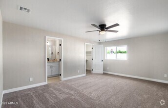Building Photo - 4402 E Mitchell Dr