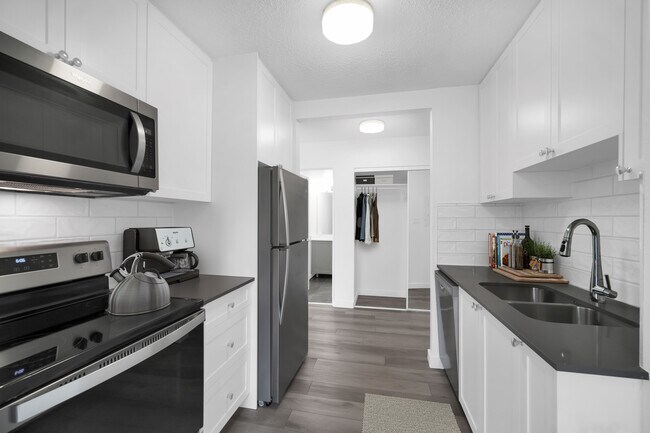 Photo du bâtiment - 1000 McKenzie Avenue
