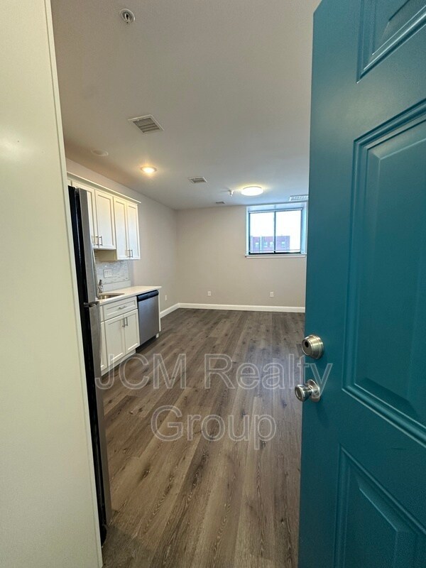 Building Photo - 191 N Common St