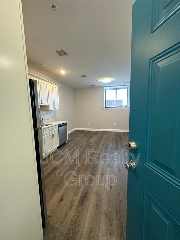 Building Photo - 191 N Common St