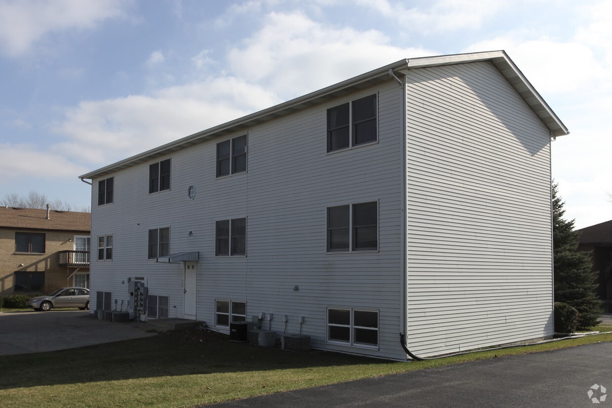 1016 W Manchester Ct, South Elgin, IL 60177 Apartments in South Elgin