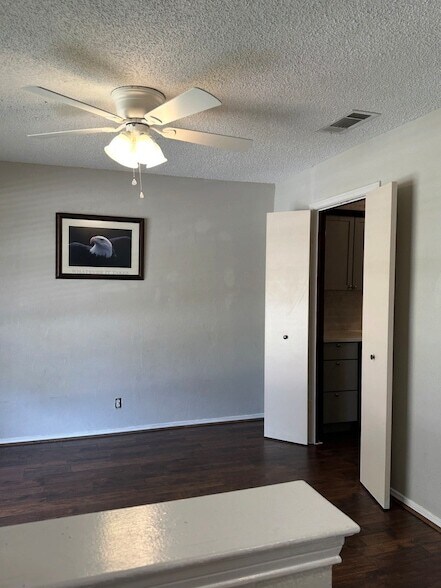 Foto del edificio - 1121 Goldenrod Dr