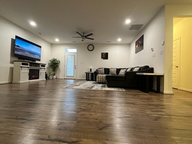 Foto del edificio - 4002 Carrie Mill Xing