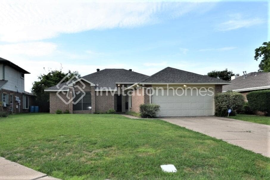 Primary Photo - 1308 Blum Ct