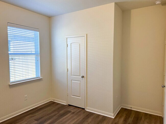 Foto del edificio - 1627 White Mountain Way