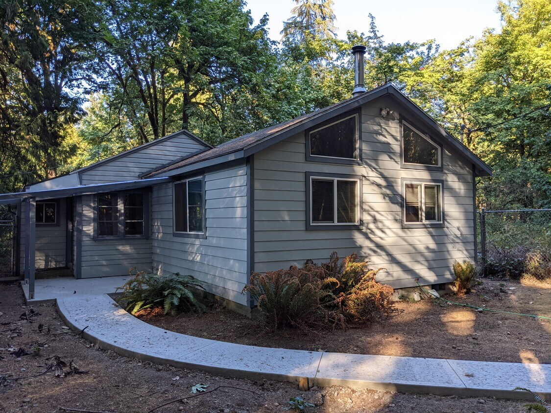 Primary Photo - 15221 Clackamas River Dr