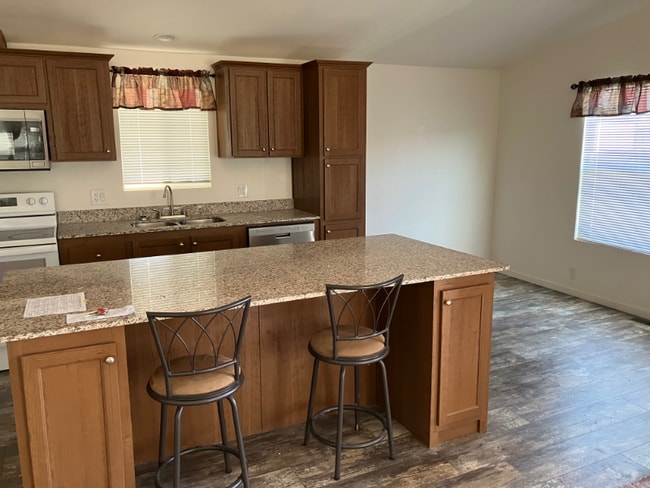 Building Photo - 920 Montecito Dr