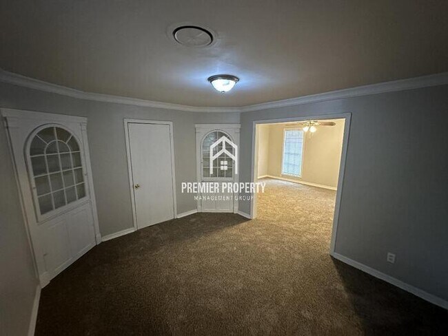 Foto del edificio - 4534 Jamaica - FIRST MONTH'S RENT FREE!