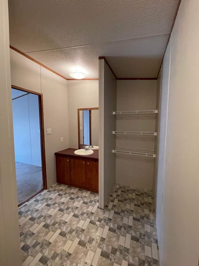 Building Photo - 2120 Hawk Ln