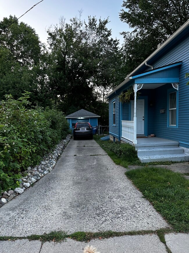 Building Photo - 337 Beakes St