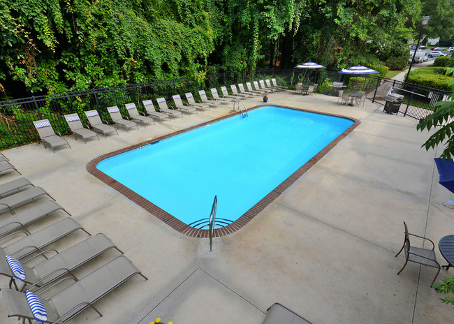 Building Photo - Newly remodeled 3-bedroom Townhome