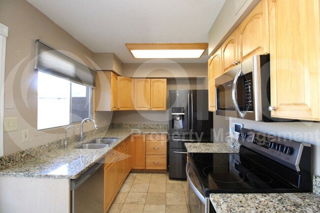 Building Photo - 707 E Vaughn Dr