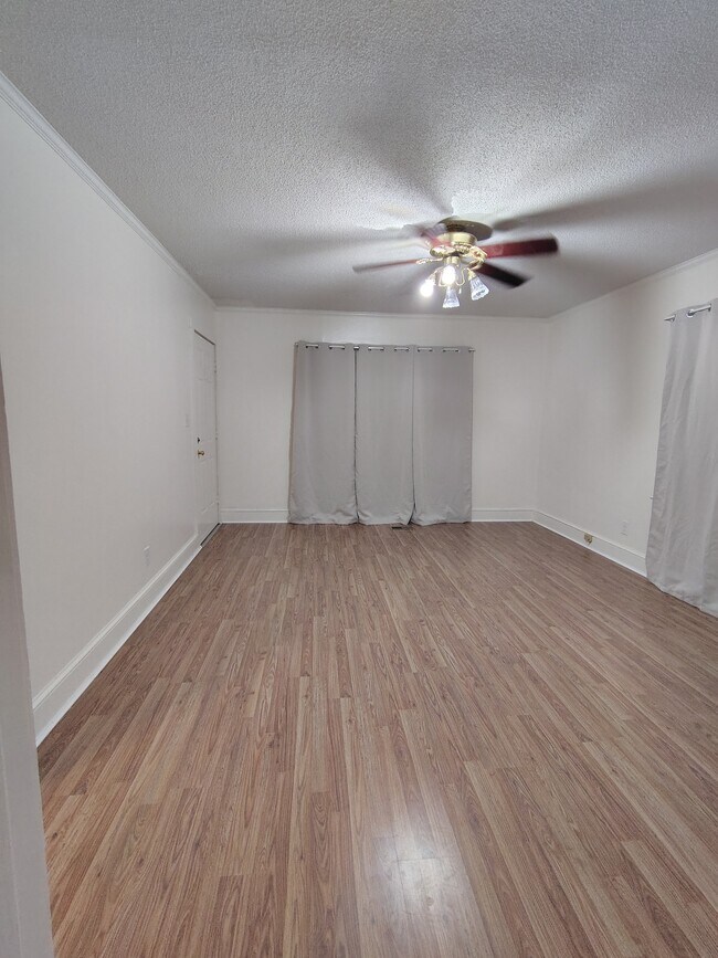 Sala de estar - 121 3rd Ave NE