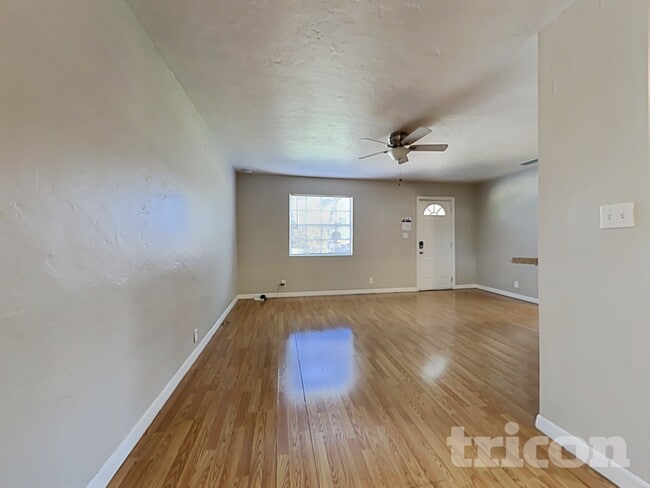 Foto del edificio - 2144 23rd Ave N