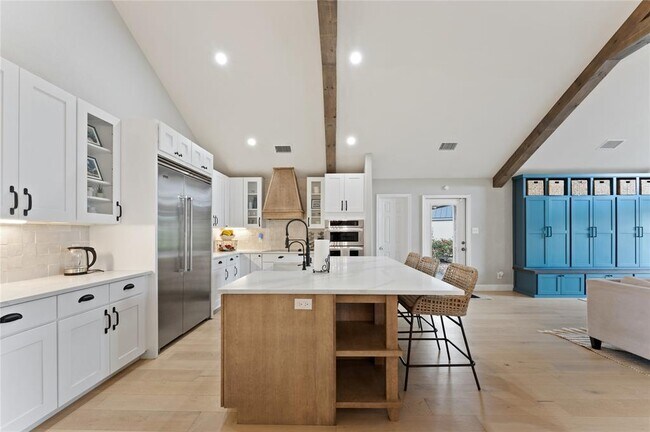 Foto del edificio - 294 Hidden Creek Dr