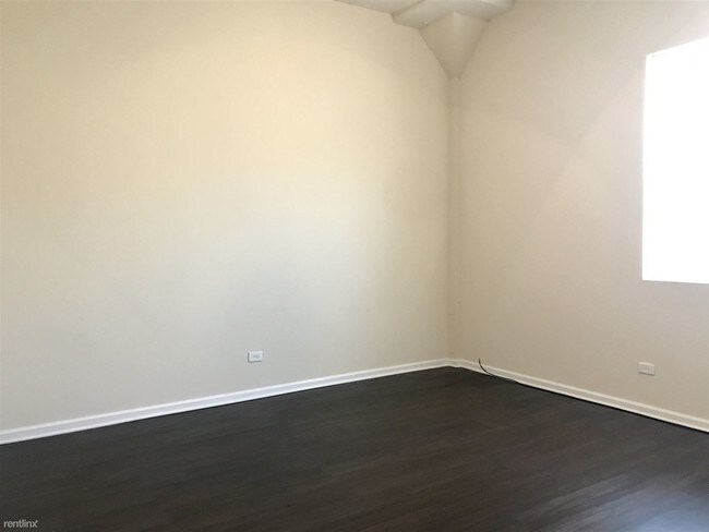 Foto del edificio - 5820 N Western Ave