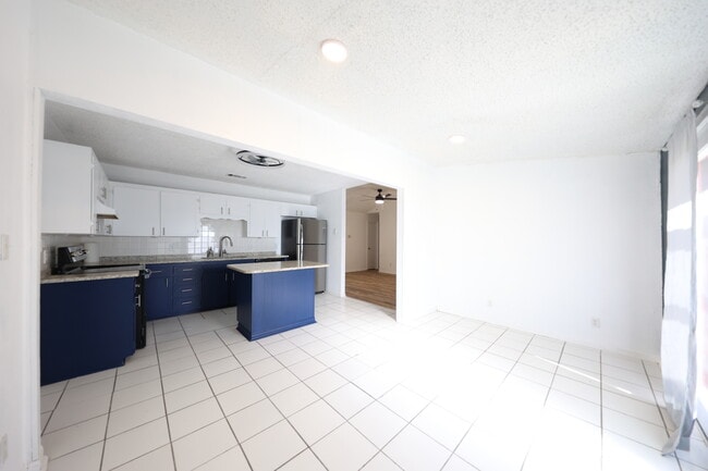 Building Photo - 203 Chestnut Dr