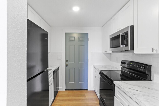 Foto del edificio - Freshly Remodeled Studio!