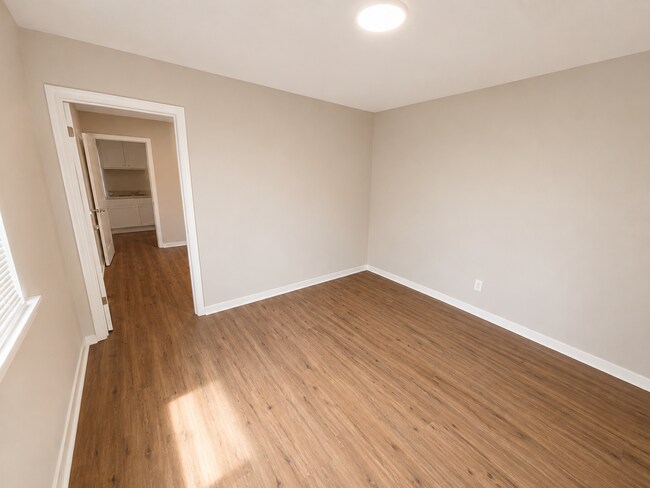 Building Photo - 1537 Standridge St