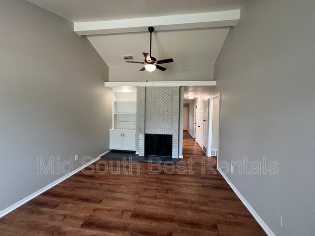 Building Photo - 2818 E Hickory Bluff