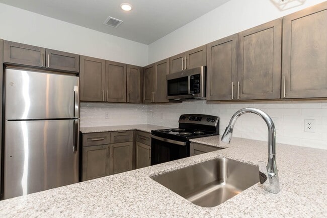 Building Photo - Hudson at Crossroads District