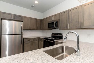 Building Photo - Hudson at Crossroads District