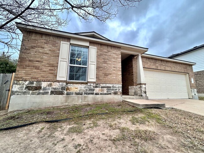 Foto del edificio - Charming 3/BR 2/BA  Home with Spacious Backyard