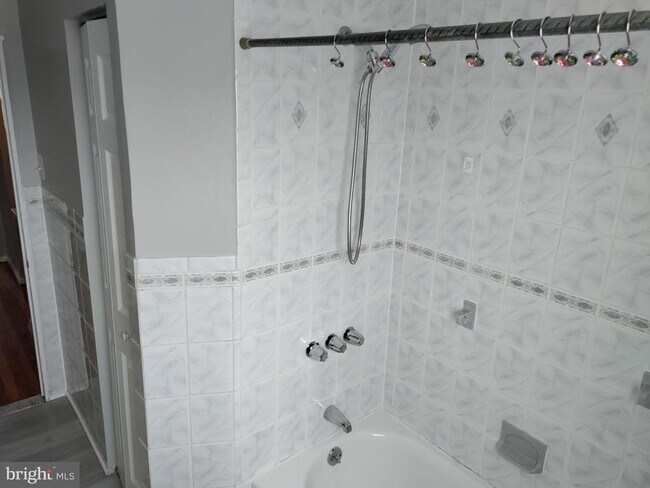 Foto del edificio - 7862 Kentley Rd