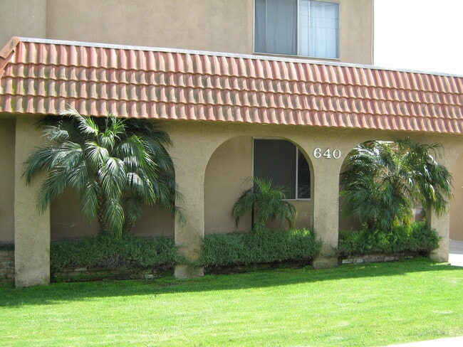 Building Photo - 640 E Imperial Ave