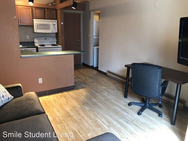 Building Photo - 1 br, 1 bath Room For Rent - 603 E. Clark