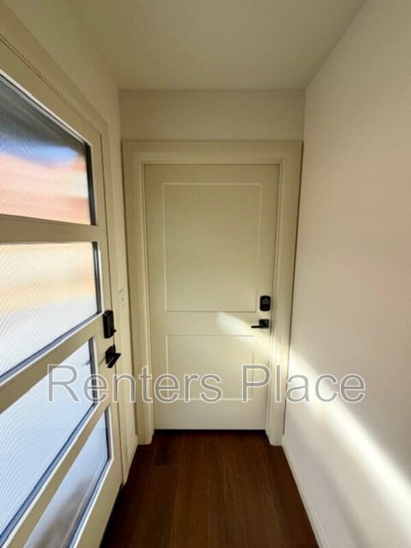 Building Photo - 1140 S Quincy Ave