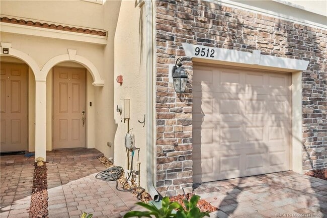 Building Photo - 9512 SW Merlin Ct