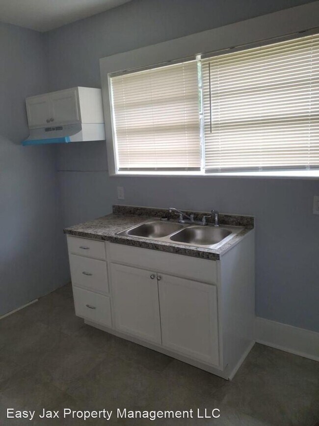 Building Photo - 3 br, 2 bath House - 664 Escambia St.