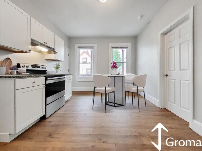 Building Photo - 108 Callender St