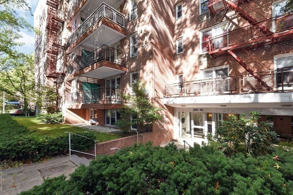 150-15 79th ave - 150-15  79th ave