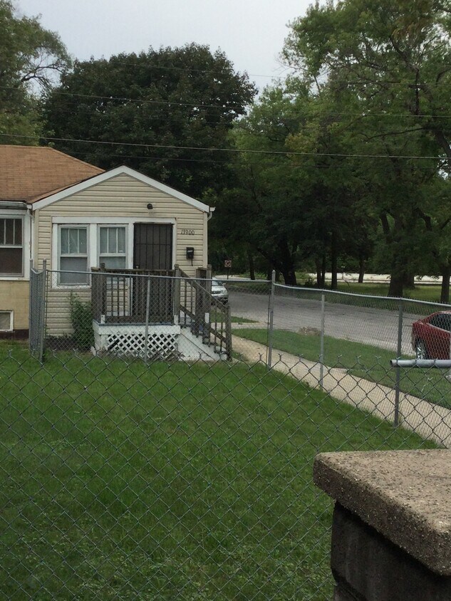13900 S Dearborn St, Riverdale, IL 60827 House Rental in Riverdale